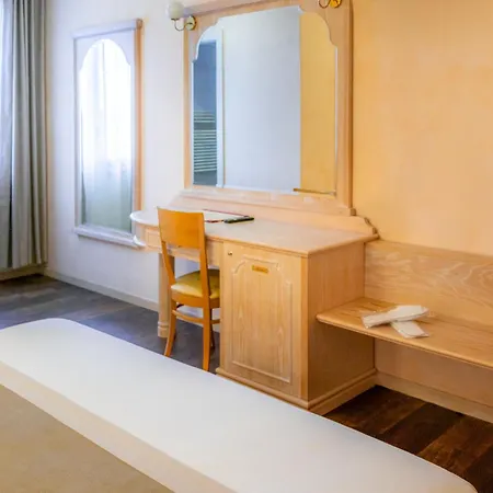 Отель San Clemente 4*